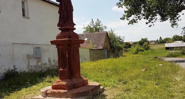 socha Vroutek.jpg